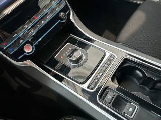 JAGUAR XE usata, con Controllo automatico clima
