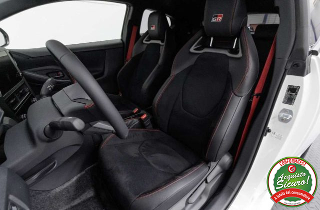 TOYOTA Yaris usata, con Autoradio
