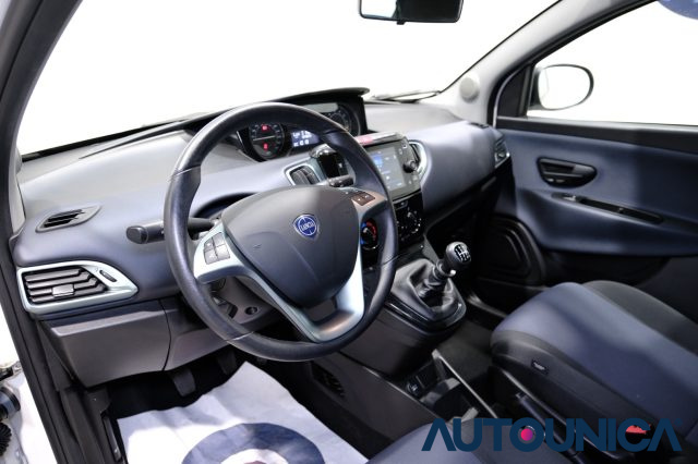 LANCIA Ypsilon usata, con Autoradio