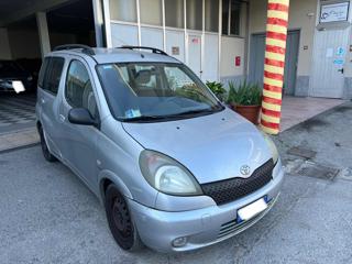 TOYOTA Yaris usata, con Autoradio