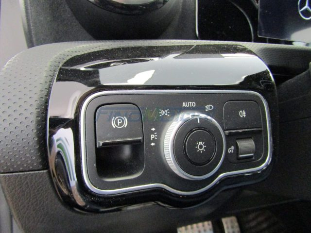 MERCEDES-BENZ A 180 usata, con Sedili riscaldati
