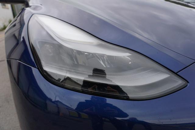 TESLA Model Y usata, con Fari LED