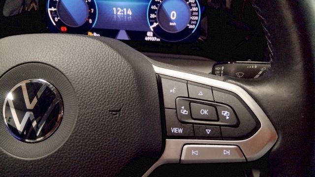 VOLKSWAGEN Golf usata, con Airbag testa