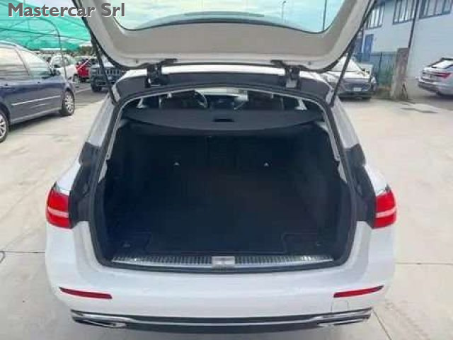 MERCEDES-BENZ E 220 usata, con Autoradio