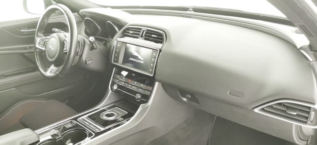 JAGUAR XE usata 56