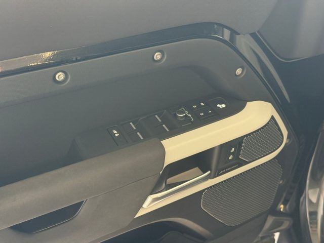 LAND ROVER Defender usata, con Chiusura centralizzata