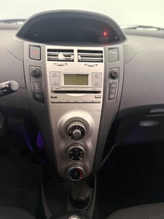 TOYOTA Yaris usata 12