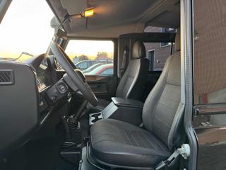 LAND ROVER Defender usata, con Lettore CD