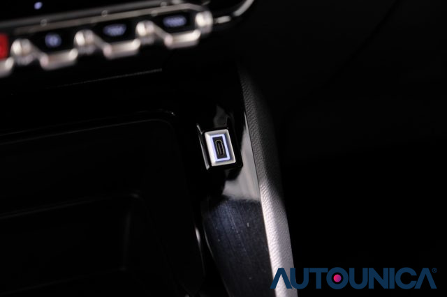 PEUGEOT 2008 usata, con Sensore di pioggia