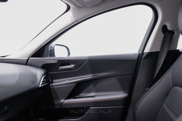 JAGUAR XE usata, con Fari LED