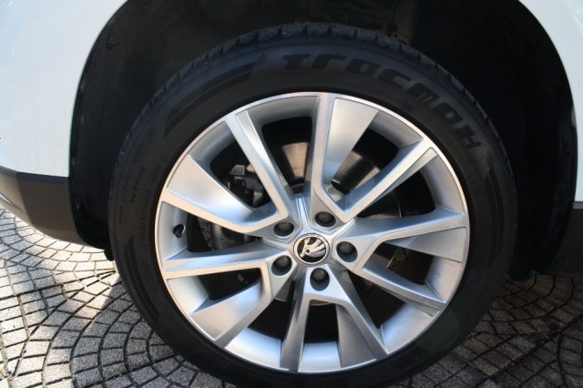 SKODA Karoq usata, con Bracciolo