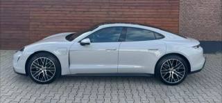 PORSCHE Taycan usata, con Boardcomputer