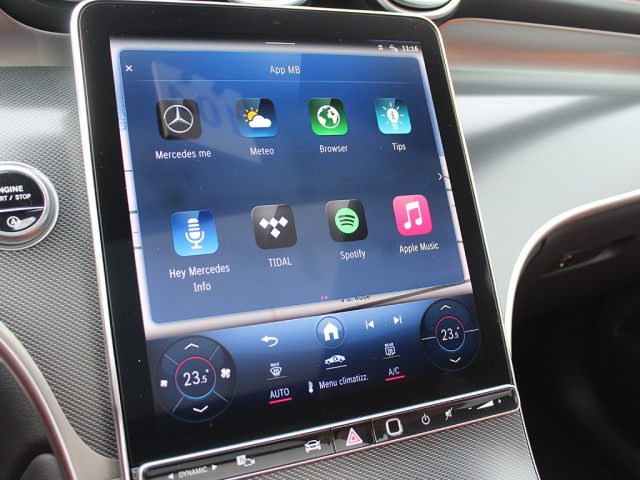 MERCEDES-BENZ GLC 200 usata, con Touch screen