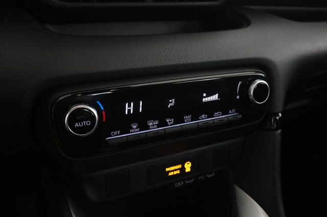 TOYOTA Yaris usata 8