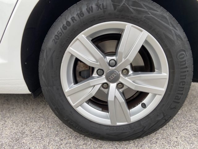 AUDI A4 usata, con Volante multifunzione