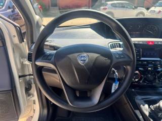 LANCIA Ypsilon usata, con ESP