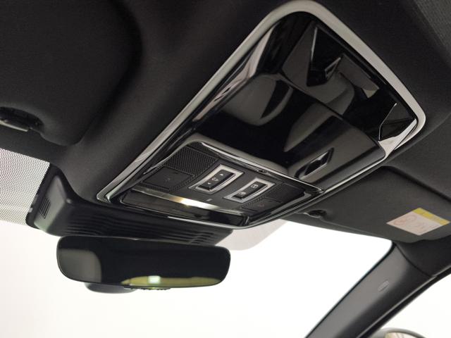 LAND ROVER Range Rover Velar usata, con Sedili riscaldati