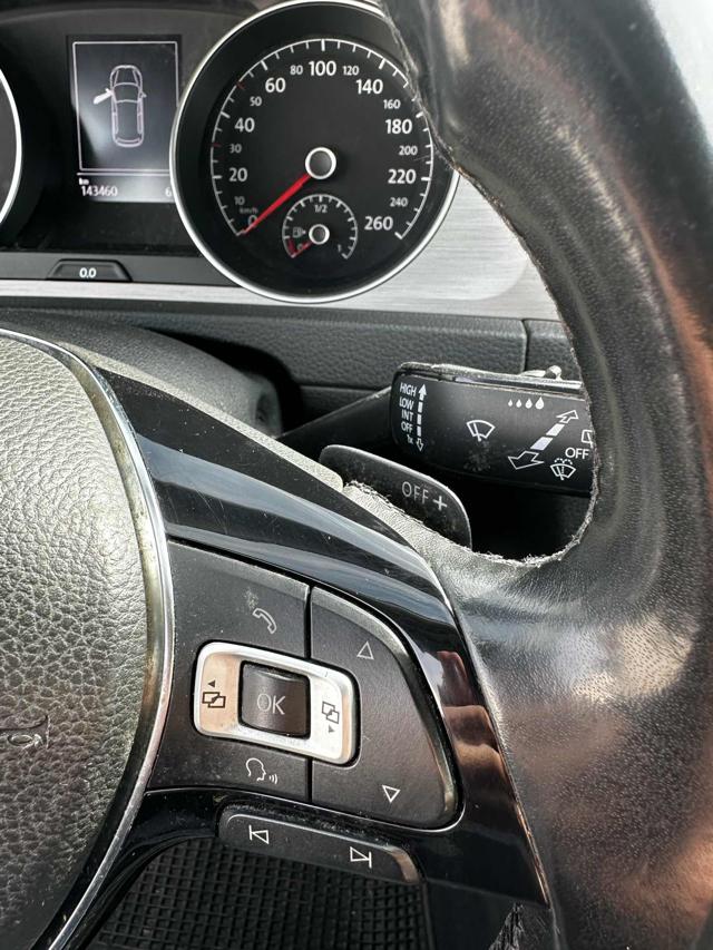 VOLKSWAGEN Golf usata, con Airbag testa