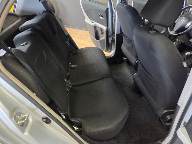 TOYOTA Yaris usata 12