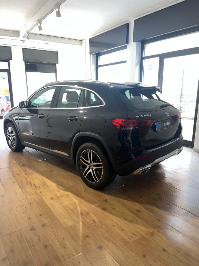MERCEDES-BENZ GLA 200 usata, con Airbag