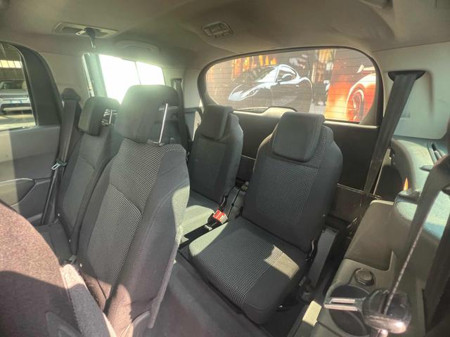 PEUGEOT 5008 usata, con Sedile posteriore sdoppiato