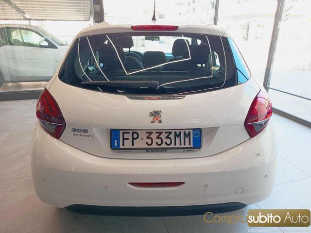 PEUGEOT 208 usata, con Autoradio