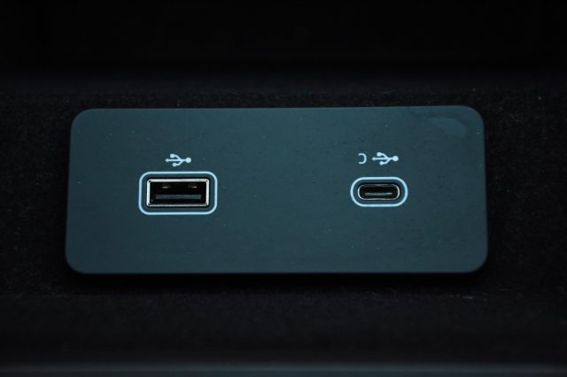 JAGUAR E-Pace usata, con Touch screen