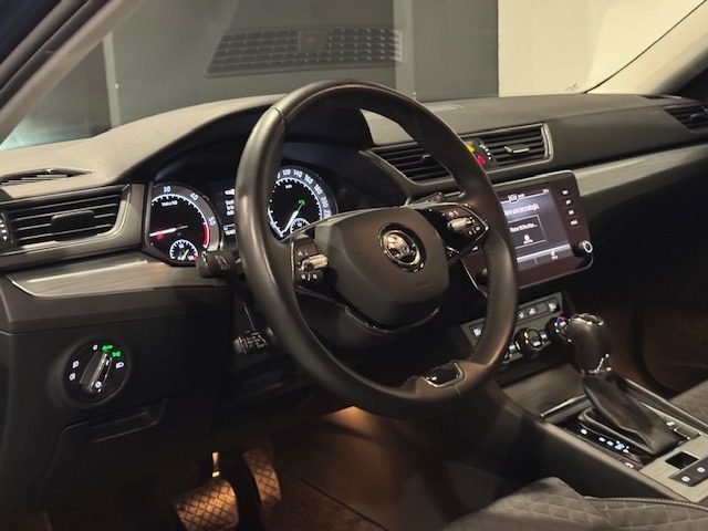 SKODA Superb usata, con Climatizzatore