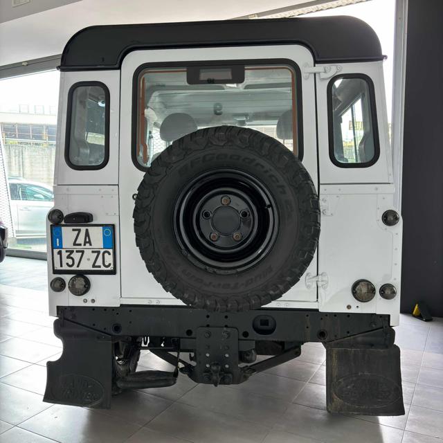 LAND ROVER Defender usata, con Gancio traino