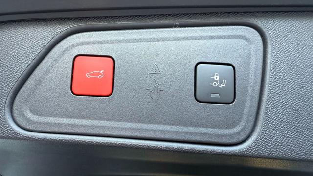 PEUGEOT 3008 usata, con USB