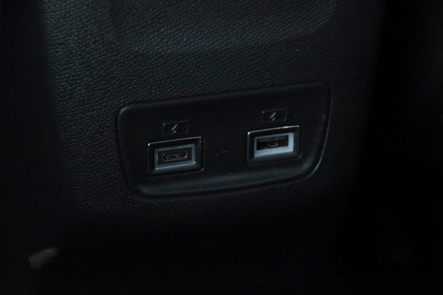 PEUGEOT 2008 usata, con Volante in pelle