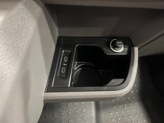 VOLKSWAGEN Caravelle usata 30