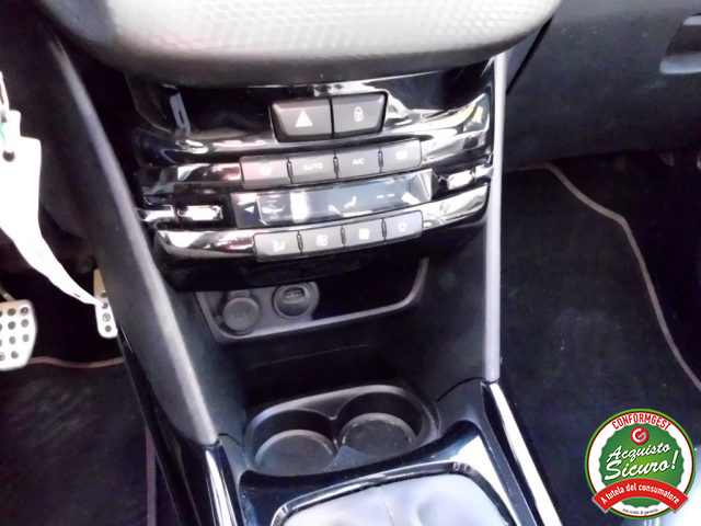 PEUGEOT 2008 usata, con Touch screen