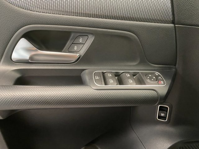 MERCEDES-BENZ B 180 usata, con Controllo elettronico della corsia