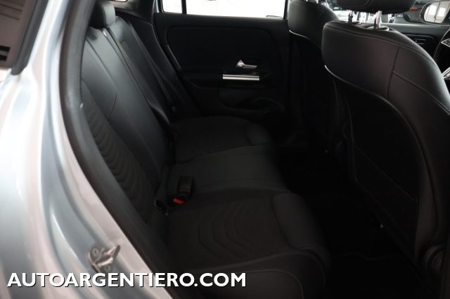 MERCEDES-BENZ GLA 180 usata, con Fari direzionali