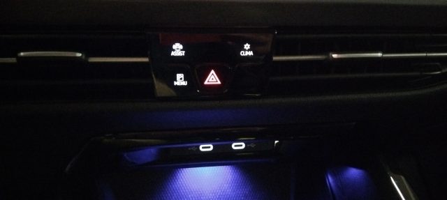 VOLKSWAGEN Golf usata, con Sensori di parcheggio posteriori