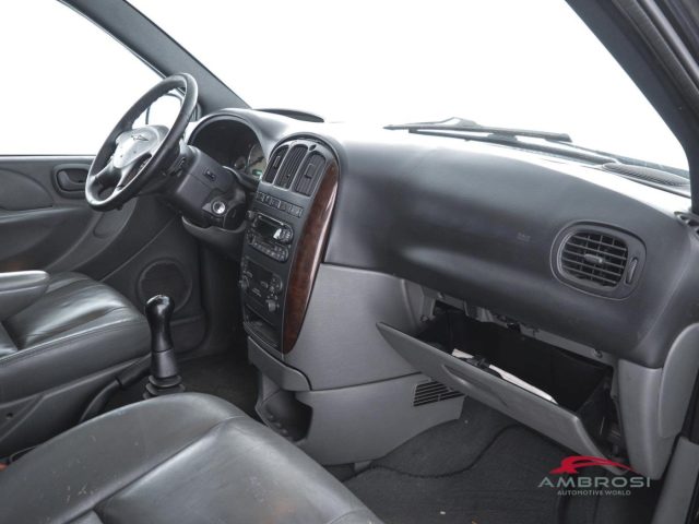 CHRYSLER Voyager usata 13