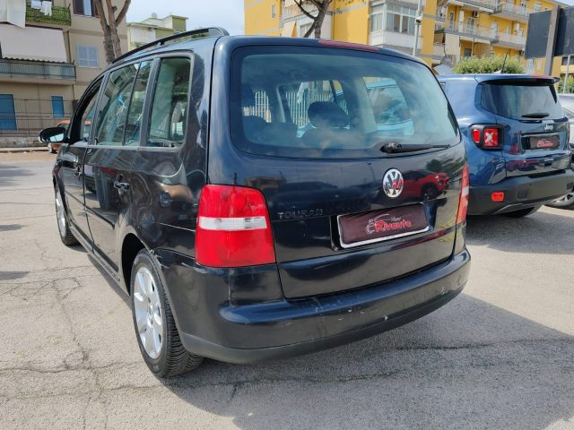 VOLKSWAGEN Touran usata, con Chiusura centralizzata