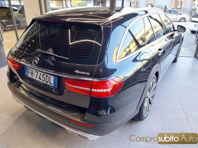 MERCEDES-BENZ E 220 usata, con Autoradio