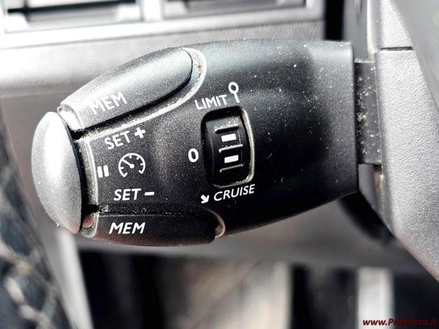 PEUGEOT 5008 usata, con Touch screen