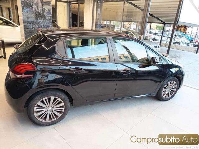 PEUGEOT 208 usata, con Autoradio