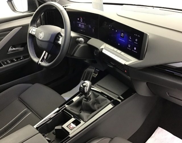 OPEL Astra usata, con Touch screen