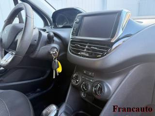 PEUGEOT 208 usata, con Autoradio