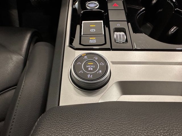 VOLKSWAGEN Touareg usata, con Touch screen
