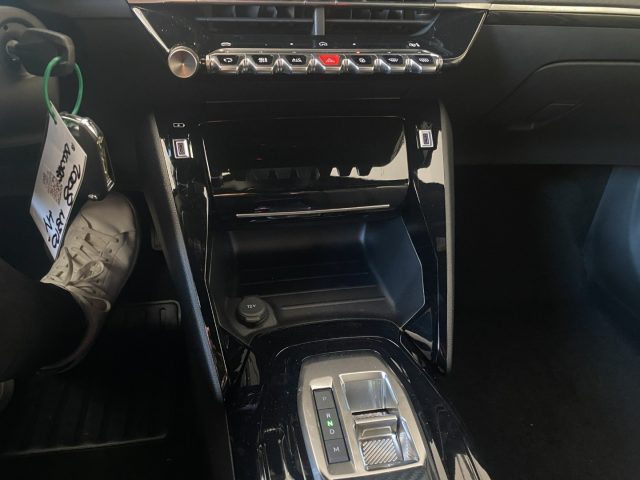 PEUGEOT 2008 usata, con Sensori di parcheggio posteriori