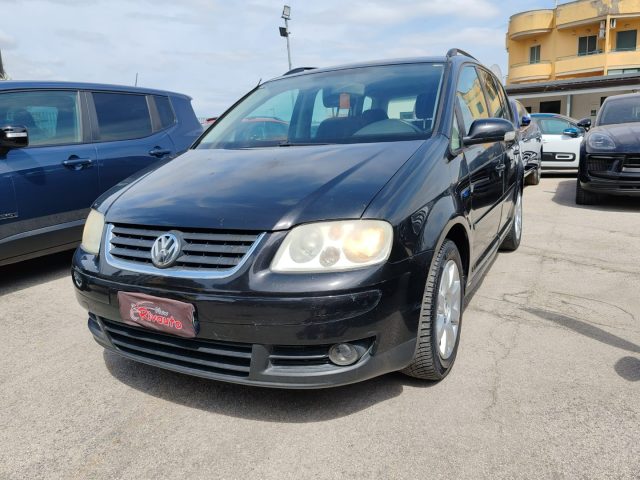 VOLKSWAGEN Touran usata, con Autoradio