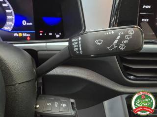 VOLKSWAGEN T-Roc usata, con USB