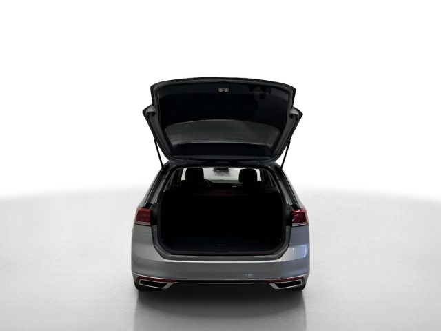 VOLKSWAGEN Passat Variant usata, con Servosterzo