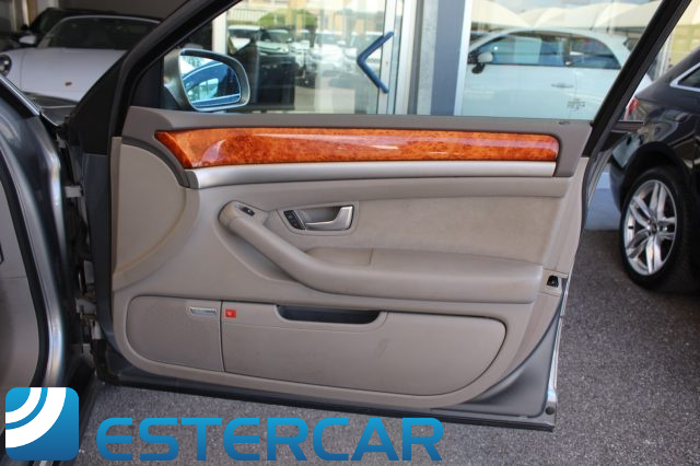 AUDI A8 usata, con Park Distance Control