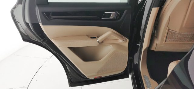 PORSCHE Cayenne usata, con Sensori di parcheggio posteriori